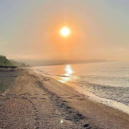 Апартаменты Escapada Familiar En Torrox Costa A 100M De La Playa, Vistas Al Mar Y Parking Gratis Экстерьер фото