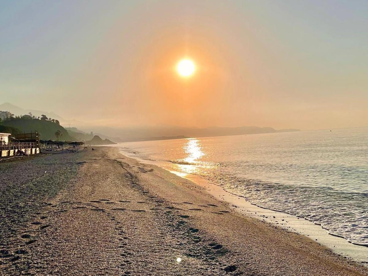 Апартаменты Escapada Familiar En Torrox Costa A 100M De La Playa, Vistas Al Mar Y Parking Gratis Экстерьер фото